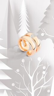 Anillo Mon Jeu Maxi de oro rosa con diamantes. Un regalo cautivador para noches llenas de magia.
-------------------------------
Mon Jeu Maxi ring in rose gold with diamonds. A captivating gift for magical nights.
#vhernier #highjewelry #jewelry #finejewelry #AmayaJoyeros #altajoyería #Alicante #joyas #jewelry #luxury #diamante #diamonds