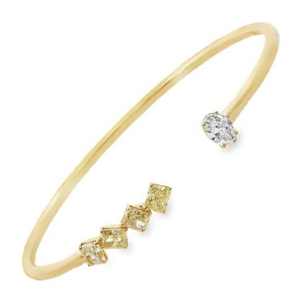 AMAYA - Brazalete de Oro con Diamantes Oval y Esmeralda
