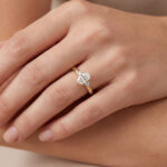 AMAYA - Solitario Talla Oval en Oro Amarillo