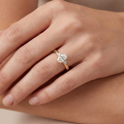 AMAYA - Solitario Talla Oval en Oro Amarillo