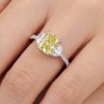 AMAYA - Sortija en Oro Blanco con Diamante Fancy