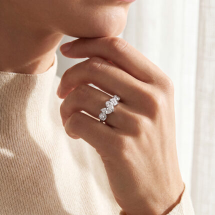 AMAYA - Anillo de Oro Blanco con Diamantes Multitalla